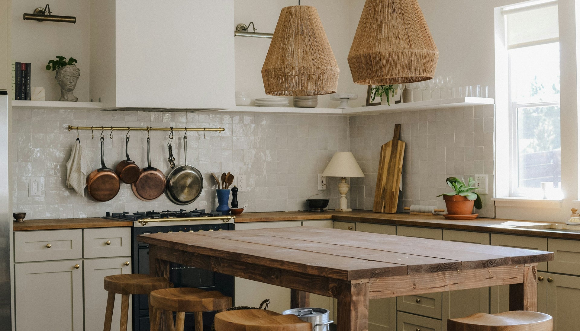 Kitchen & Dining
