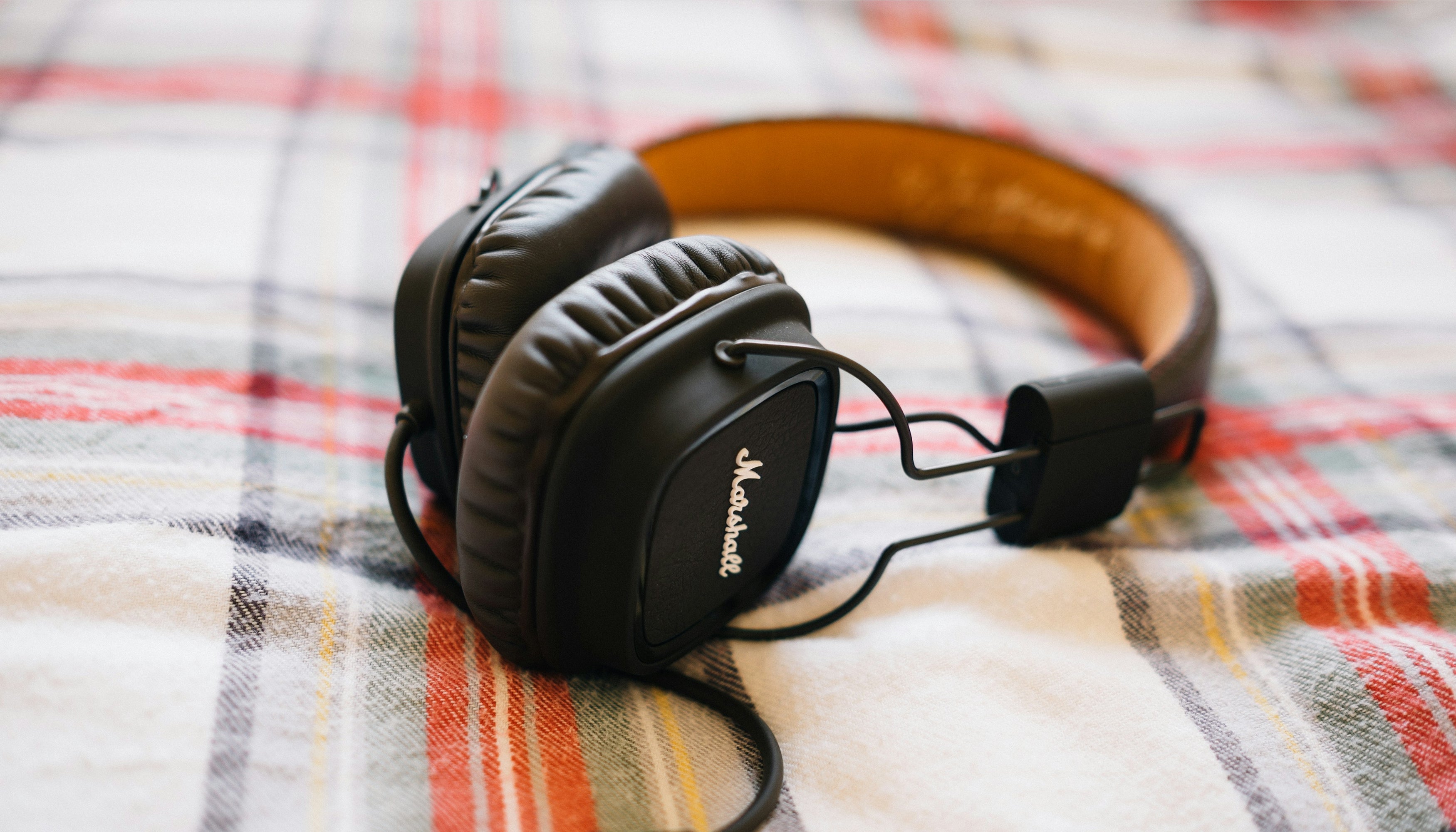 Headphones & Earbuds